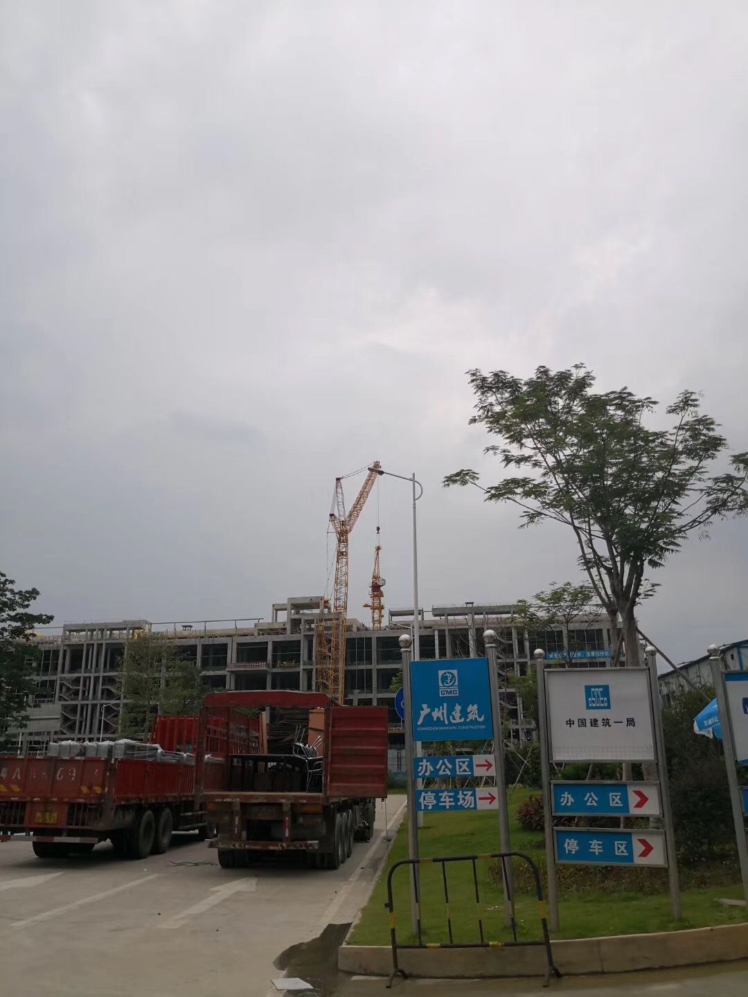 廣州富士康新塘工廠電纜橋架進場(圖2) 東莞文興電纜橋架